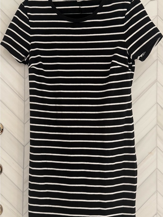 Old Navy Dresses & Skirts - Old Navy Black and White Striped Tee Shirt Dress